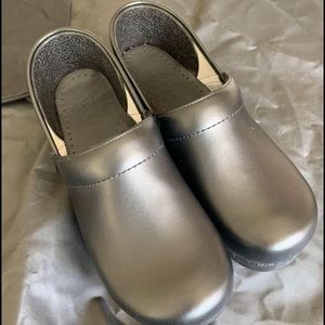 Dansko Clog - Women’s Size 10.5 - EUC